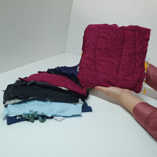 เศษผ้าเย็บวนคละสี 10 x 10 นิ้ว